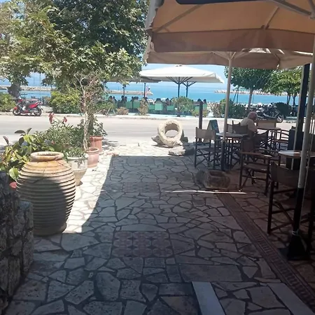 Vasilis Travlos Apartament *